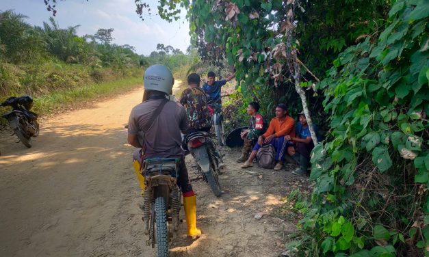 Jalin Keakrapan Dengan Warga Babinsa komsos di Desa Binaan