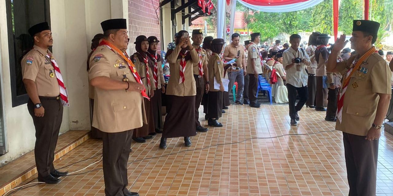 Hadir Dalam Upacara HUT Pramuka Ke-63, Dandim 0420/Sarko Beri Penghargaan