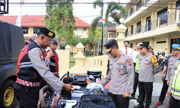 Kapolda Jambi Irjen Pol. Rusdi Hartono melaksanakan kunjungan ke Polres Bungo dan Polres Merangin Dalam rangka memastikan kesiapan pengamanan Pilkada 2024.