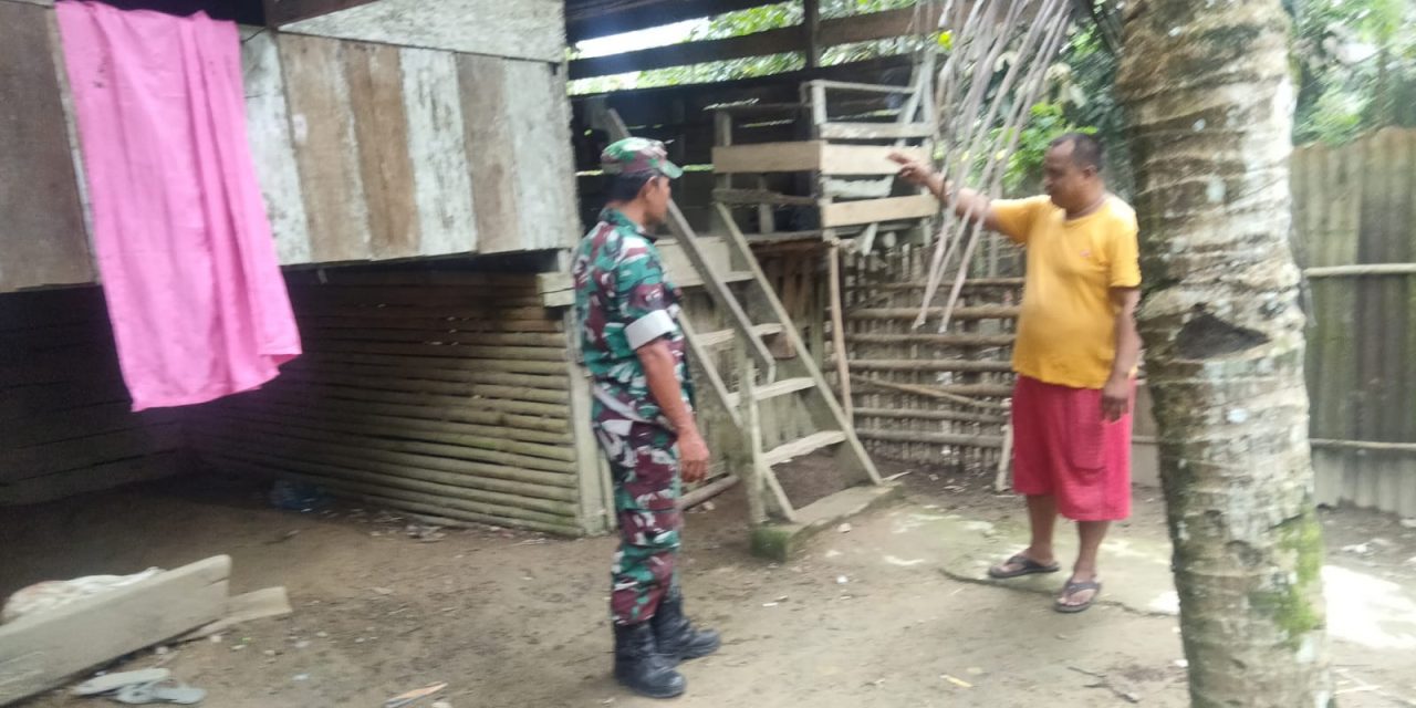 Babinsa Komsos Dengan Warga Di Desa Binaan Supaya Silaturahmi Tetap Terjaga