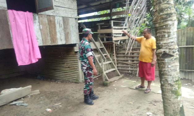 Babinsa Komsos Dengan Warga Di Desa Binaan Supaya Silaturahmi Tetap Terjaga