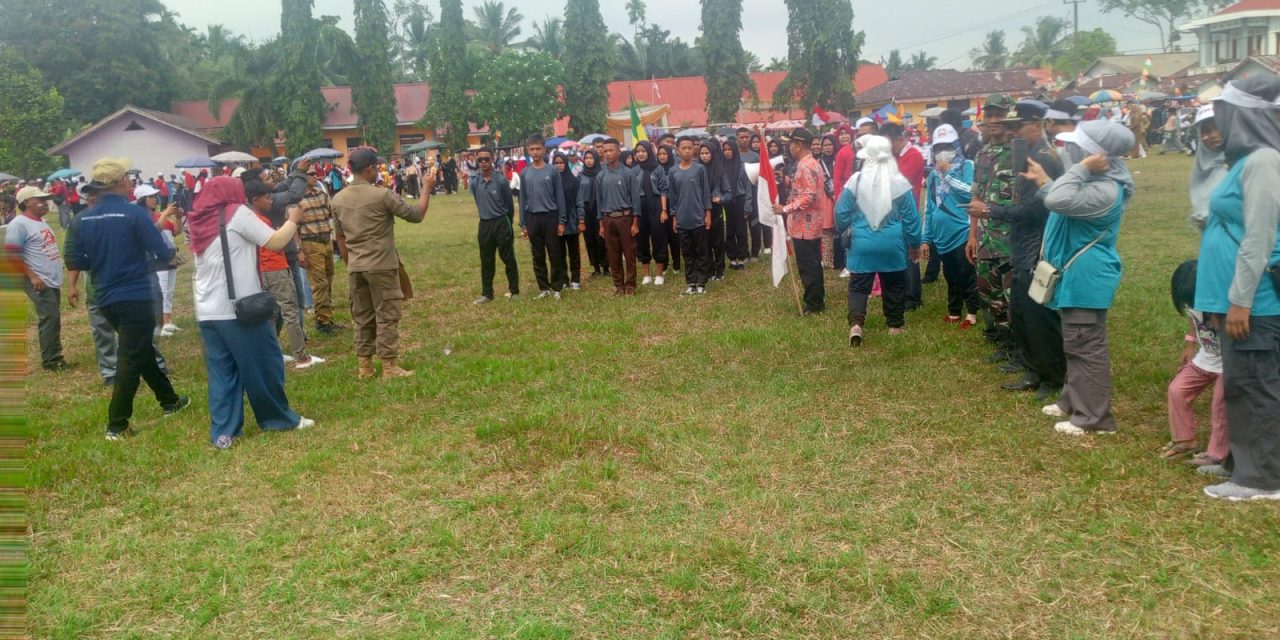 Meriahkan Hari Kemerdekaan Republik Indonesia ke- 79, Babinsa Kawal Jalannya Karnaval.