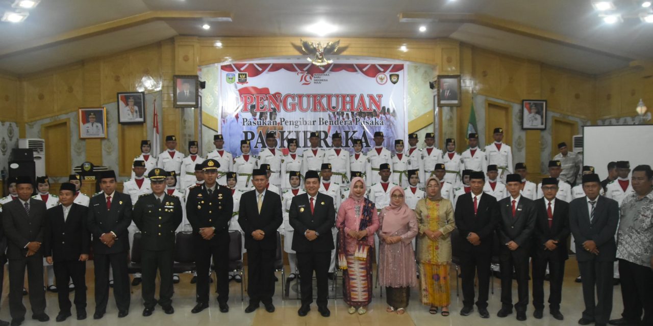 Pengukuhan Paskibraka di Rumah Dinas Bupati