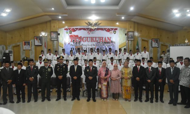 Pengukuhan Paskibraka di Rumah Dinas Bupati