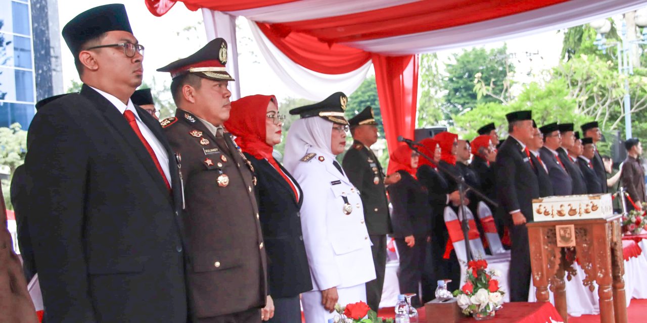 Wakapolresta Jambi Hadiri Upacara Penurunan Bendera Merah Putih HUT Kemerdekaan RI Ke-79 Tahun 2024 Tingkat Kota Jambi.