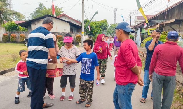 Jalan Santai Warga RT. 22 Kelurahan Talang Bakung Kelurahan Paal Merah