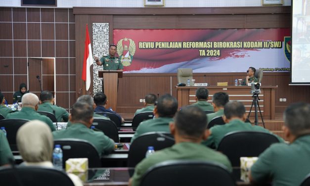 Kasdam II/Swj Buka Kegiatan Reviu Penilaian Reformasi Birokrasi (RB) di Lingkungan Kodam II/Swj