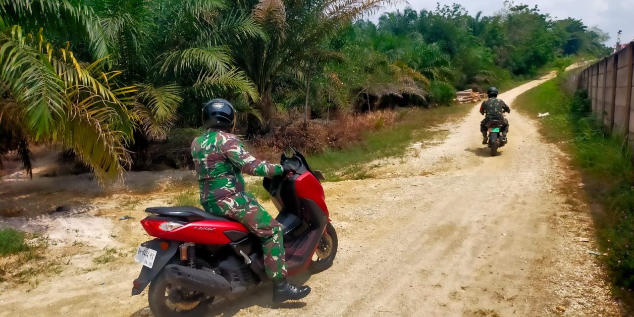 Babinsa Laksanakan Patroli Karhutla Di Desa Binaan