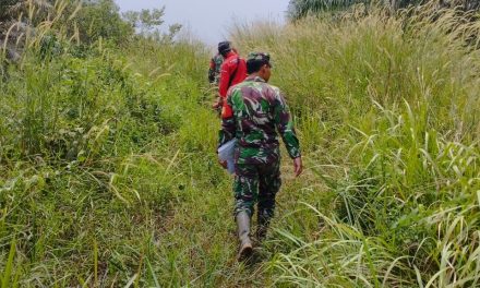 Babinsa Serda Sutriswanto Koramil 420-04/Srlg Laksanakan Kegiatan Patroli Karhutla Bersama Instansi Terkait