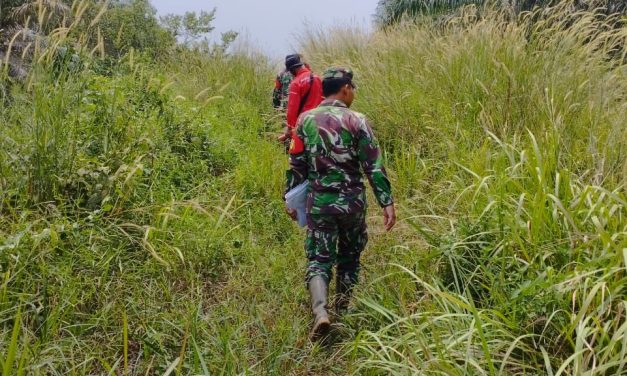 Babinsa Serda Sutriswanto Koramil 420-04/Srlg Laksanakan Kegiatan Patroli Karhutla Bersama Instansi Terkait