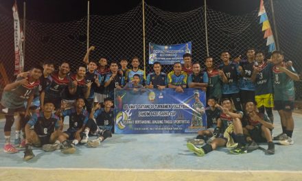 Dandim 0420/Sarko Letkol Inf Suyuno S.Sos Berikan Piala Turnamen Voli Dandim Cup di Desa Sungai Ulak