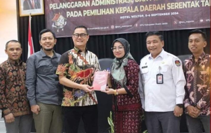 Komisi Pemilihan Umum Kabupaten Muaro Jambi menyelenggarakan rapat kerja dengan tema Optimalisasi Pengawasan Pelanggaran Kode Etik, Pelanggaran Administrasi, dan Pidana Pemilihan Badan Adhoc pada Pemilihan Kepala Daerah Serentak tahun 2024
