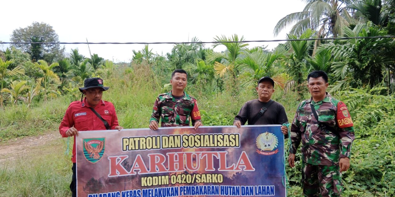 Babinsa Koramil 420-07/ Sei Manau Melaksanakan Patroli Pencegahan Karhutla Di Wilayah Binaan