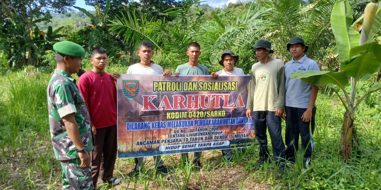 Babinsa Koramil 420-07/ Sei Manau Melaksanakan Sosialisasi Dan Patroli Pencegahan Karhutla Di Wilayah