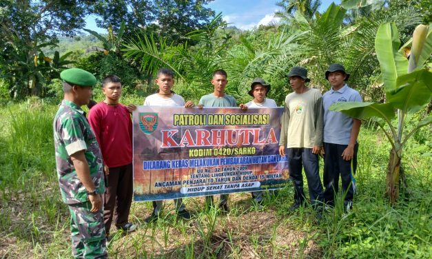 Babinsa Koramil 420-07/ Sei Manau Melaksanakan Sosialisasi Dan Patroli Pencegahan Karhutla Di Wilayah