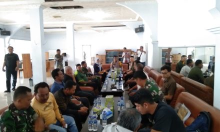 Babinsa Hadiri Acara Mediasi Kasus Penusukan di PT. SGN di Hotel Kacik Mentawak