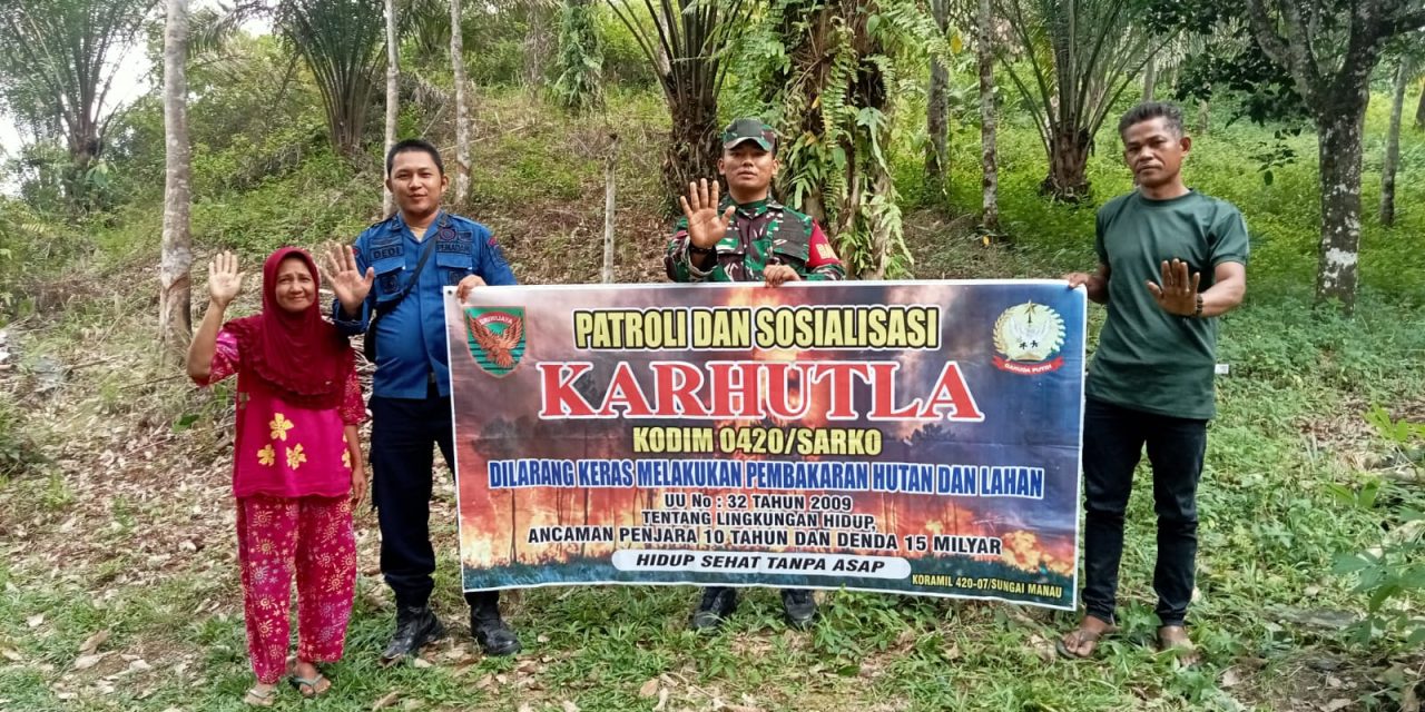 Babinsa Koramil 420-07/ Sei Manau Melaksanakan Sosialisasi Dan Patroli Pencegahan Karhutla Di Wilayah