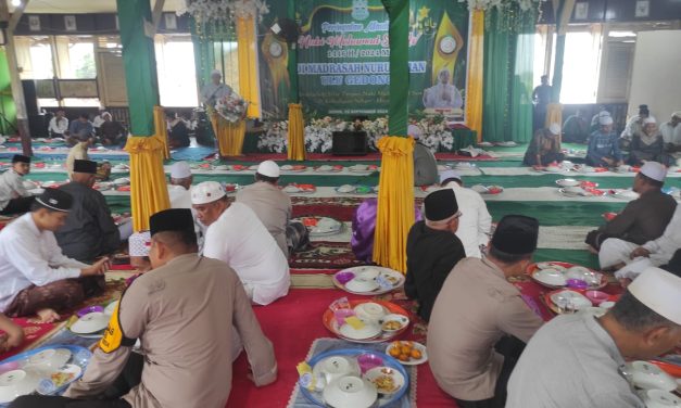 Kapolsek Danau Teluk Hadiri Peringatan Maulid Nabi SAW 1446 H di Ponpes Nurul Iman Ulu Gedong