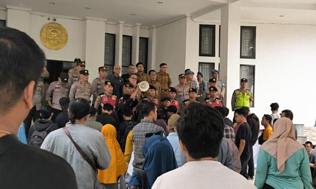 117 Sporadik Diduga Dipalsukan Kades Betung, Memicu Aksi Massa Dikantor Bupati Muaro Jambi