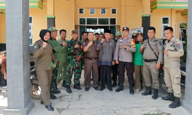 Babinsa Serda Aris Andianto Hadiri Rapat Koordinasi Pemantapan Sat-Linmas Jelang Pilkada 2024 di Kecamatan Tabir Timur