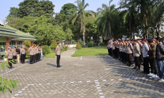 163 Personel Polresta Jambi Siap Amankan Rapat Pleno Penetapan Paslon Walikota dan Wakil Walikota Jambi Di Kantor KPU Kota Jambi.
