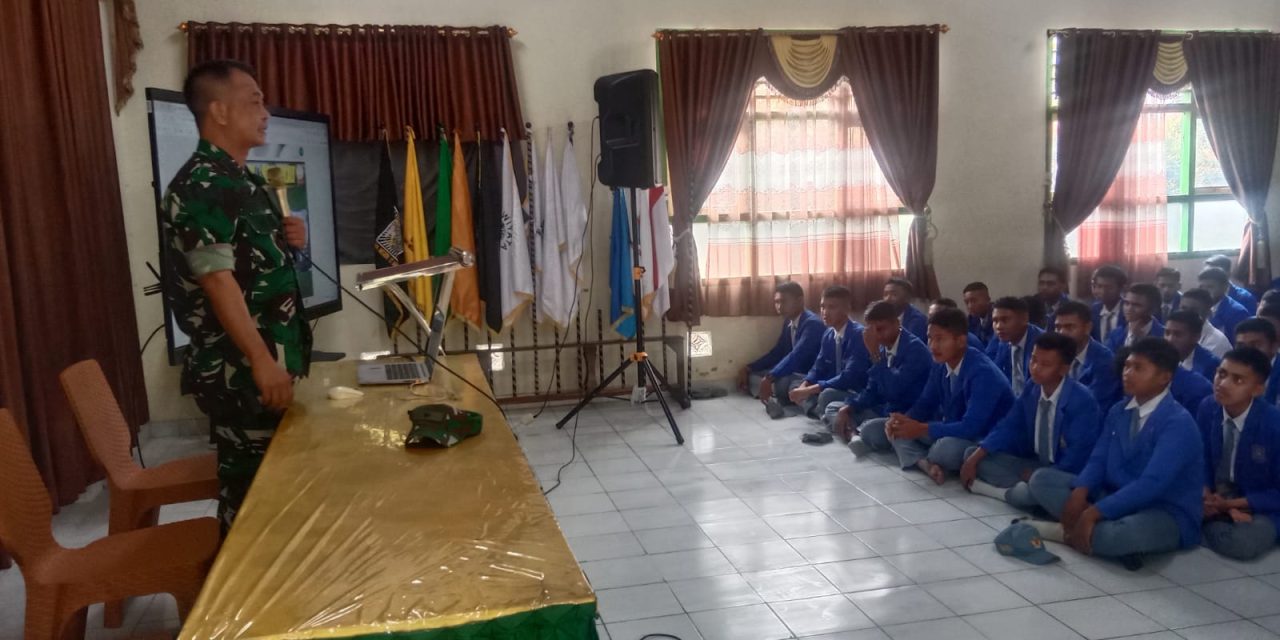 Danramil 09/ Bangko Mayor Arm Adi Hernizam Berikan Materi Bela Negara kepada Siswa Siswi SMA 12 Merangin