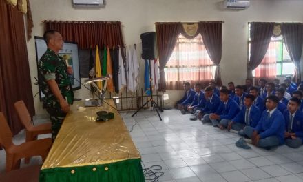 Danramil 09/ Bangko Mayor Arm Adi Hernizam Berikan Materi Bela Negara kepada Siswa Siswi SMA 12 Merangin