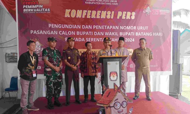 Calon Bupati dan wakil bupati penetapan nomor urut pencalonan, pasangan M.Fadhil Arief Pilkada tahun ini melawan kotak kosong