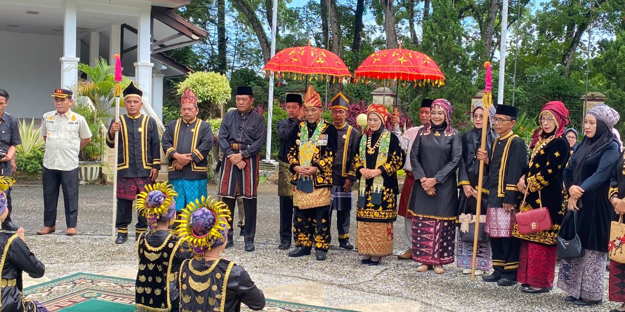 Kasdim 0420/Sarko Mayor Inf Usman S.Ag. Hadiri Acara Memasuki Rumah Dinas Bupati Merangin, Doa Tahlil dan Pembacaan Yasin