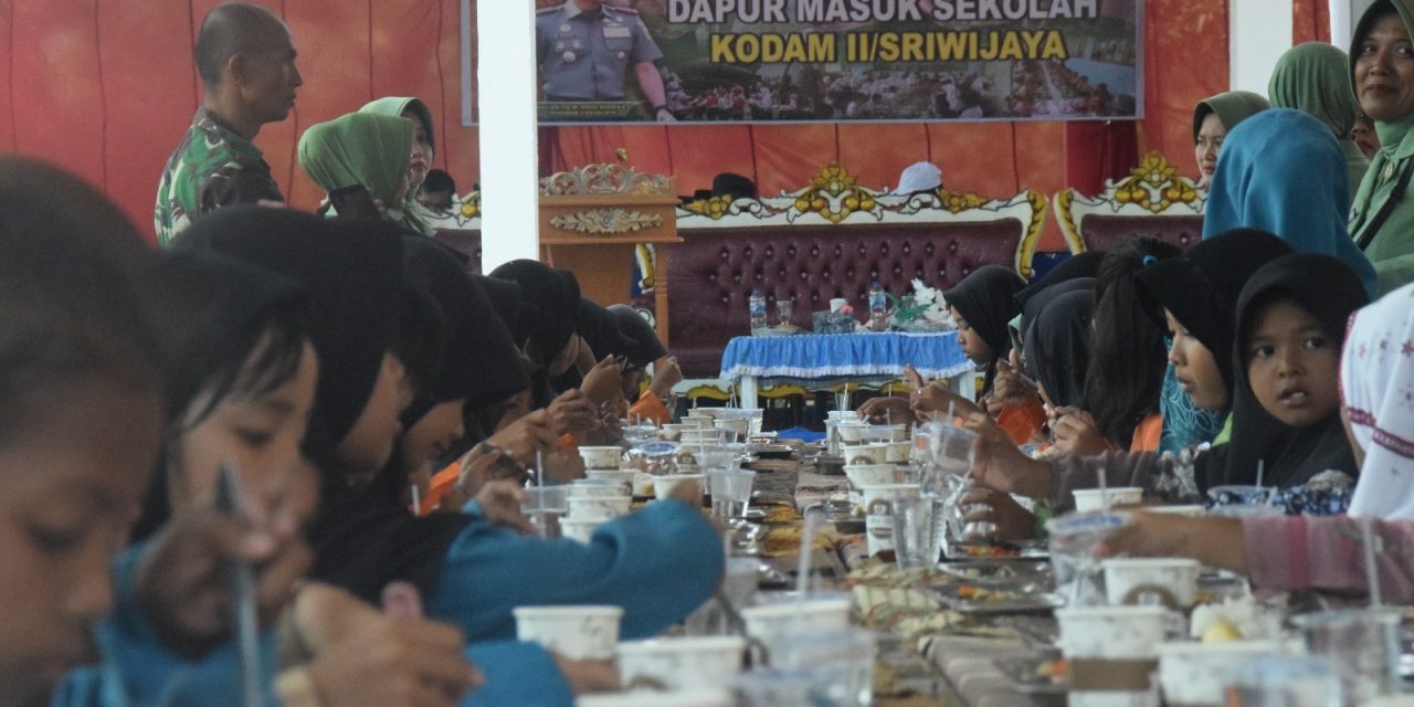 Gizi Sehat Untuk Generasi Muda, Kodim 0420/Sarko Gelar Dapur Masuk Sekolah Di SD Negeri 071/VII