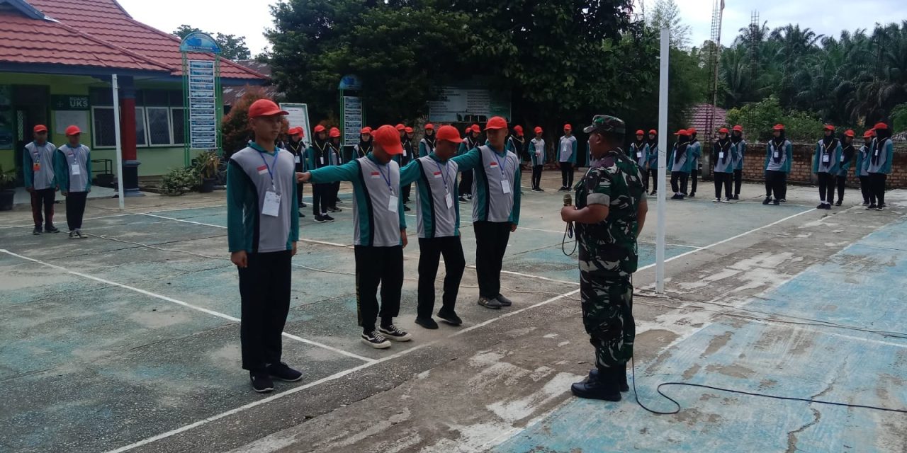 Danramil 420-09/Bangko Berikan Materi LKBB, TUS, dan TUM kepada Siswa SMA 12 Merangin