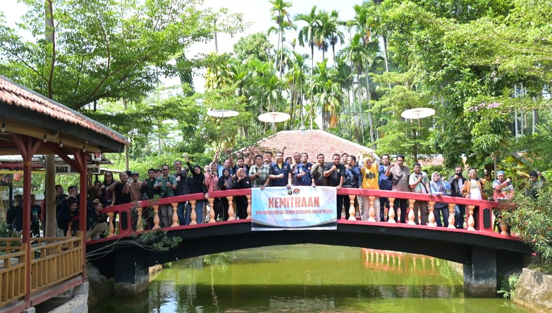 Bid humas Polda Jambi menggelar silaturahmi bersama awak media