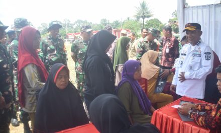 Ratusan Warga Manfaatkan Pengobatan Gratis Kodim 0420/Sarko di Pembukaan TMMD