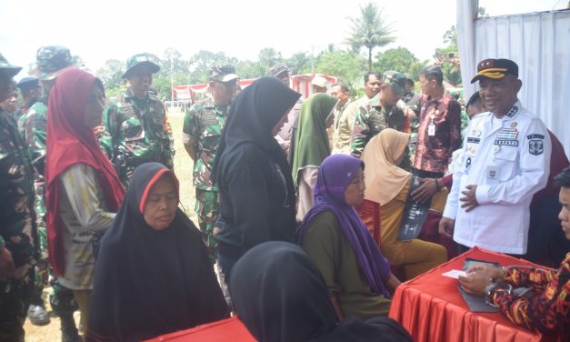 Ratusan Warga Manfaatkan Pengobatan Gratis Kodim 0420/Sarko di Pembukaan TMMD