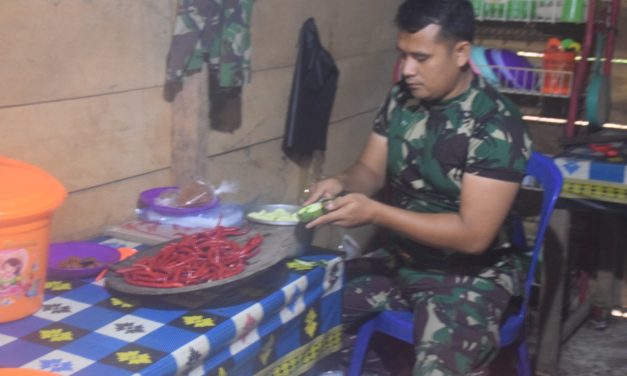 Serba Bisa, Selain Bertempur Ternyata Anggota TNI Ini Juga Pintar Memasak