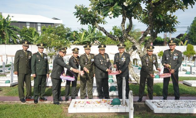 Kasrem 042/Gapu Pimpin Upacara Ziarah Nasional HUT Ke-79 TNI Tahun 2024