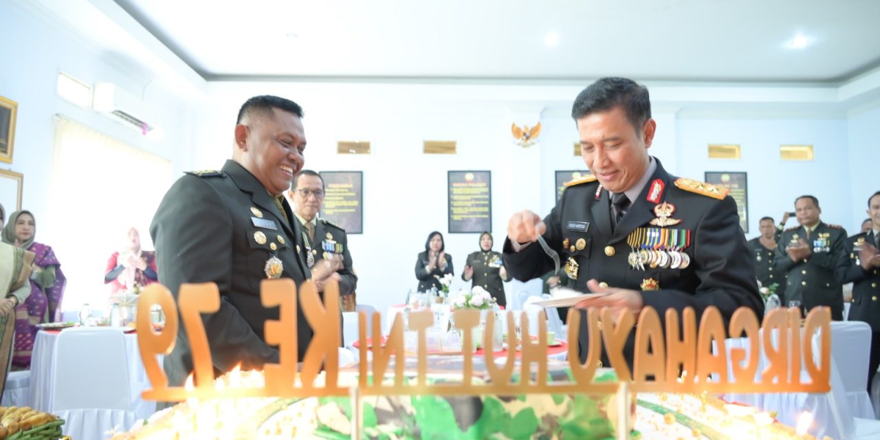 Kapolda Jambi Irjen Pol. Rusdi Hartono hadiri pelaksanaan upacara Peringatan Hari Ulang Tahun Tentara Nasional Indonesia (TNI) ke-79