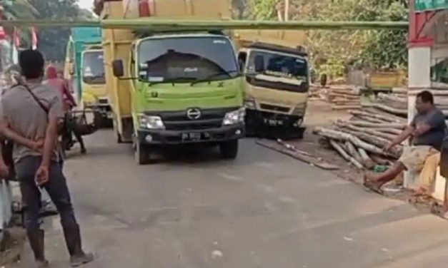 Paksa Pungut Retrebusi, Pemdes Sungai Toman Bangun Portal Berujung Pelaporan