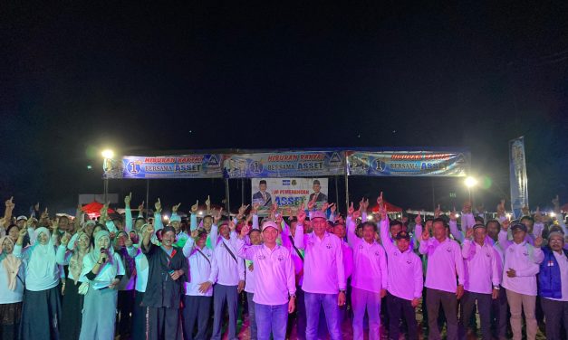 Pasangan Calon Bupati dan Wakil Bupati Muaro Jambi, Asnawi-Sentot mengukuhkan Tim ASSET di Kecamatan Mestong