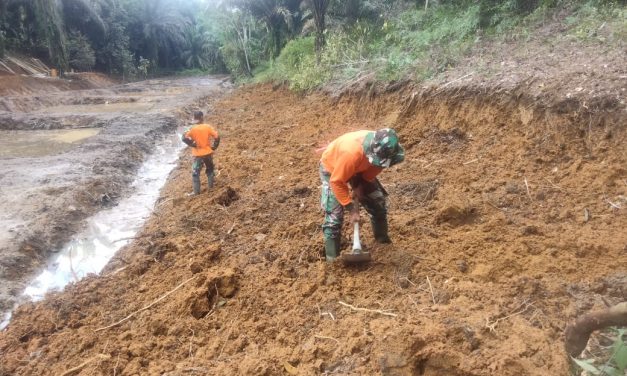 Pembangunan Program Ketahanan Pangan Terus Dikebut Anggota Satgas TMMD ke 122 Kodim Sarko