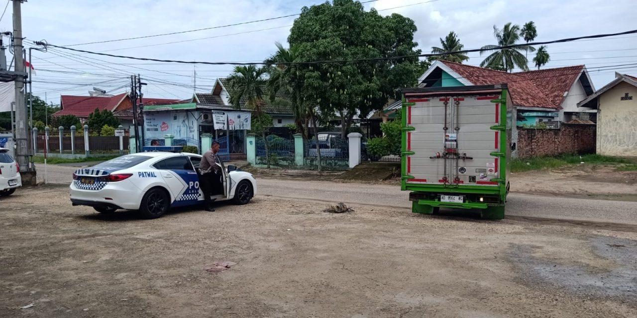 469.238 Lembar Logistik Surat Suara Pilgub Dan Pilwako Jambi Tiba Di Gudang KPU Kota Jambi.
