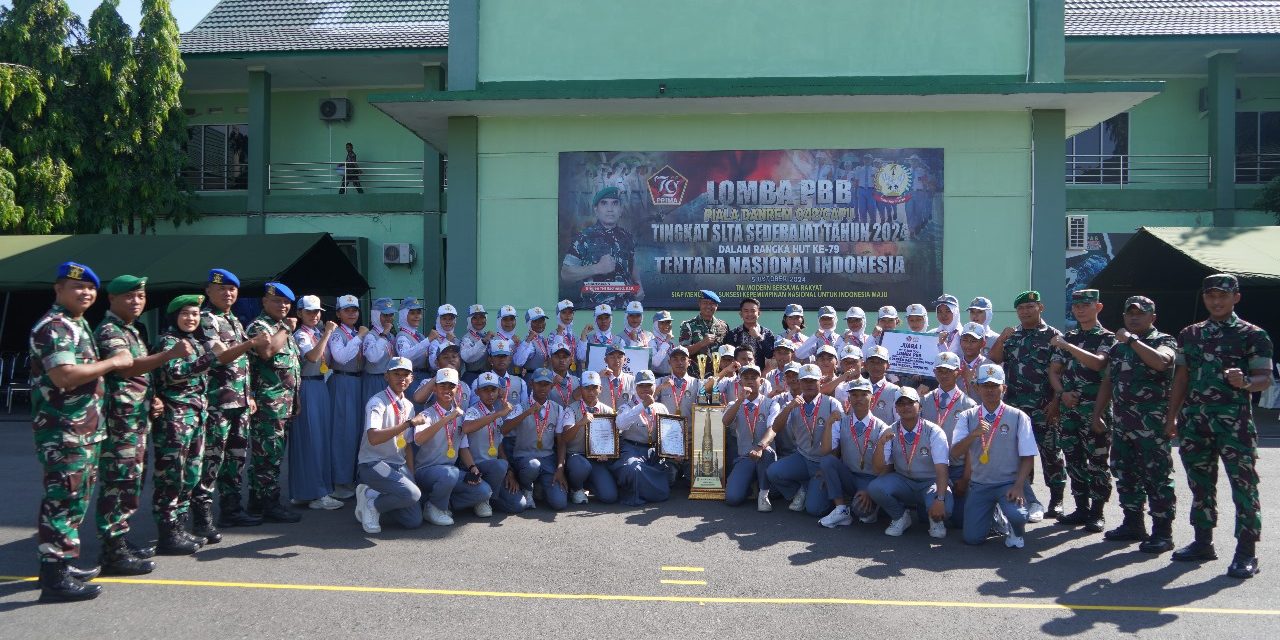 Kasrem 042/Gapu serahkan Piala Bergilir Danrem 042/Gapu Lomba PBB Tingkat SMA se-Kota Jambi