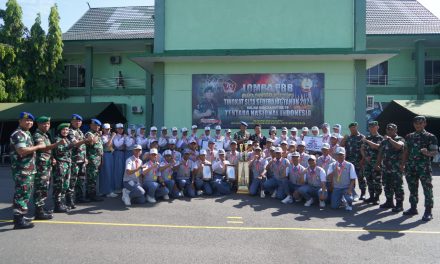 Kasrem 042/Gapu serahkan Piala Bergilir Danrem 042/Gapu Lomba PBB Tingkat SMA se-Kota Jambi