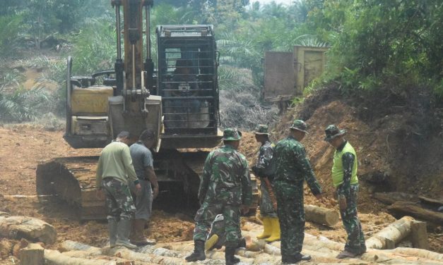 Jembatan Darurat Dititik II Mulai Dikerjakan Satgas TMMD ke 122 Kodim 0420/Sarko