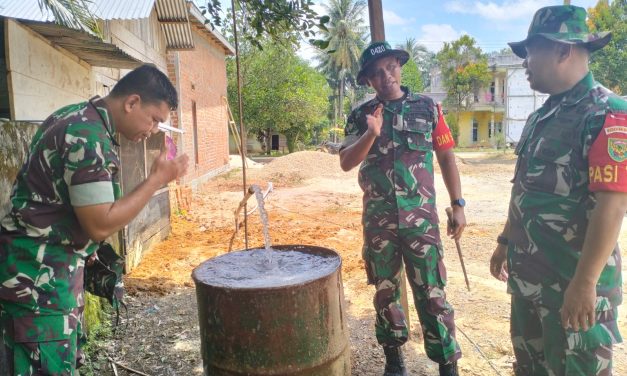 Dansatgas TMMD ke 122 Kodim 0420 Sarko Uji Kualitas Air Sumur Bor
