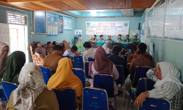 Kapolsek VII Koto Ilir menghadiri musyawarah desa tentang Penetapan APBD Desa perubahan Desa Balai Rajo Kec. VII Ilir.