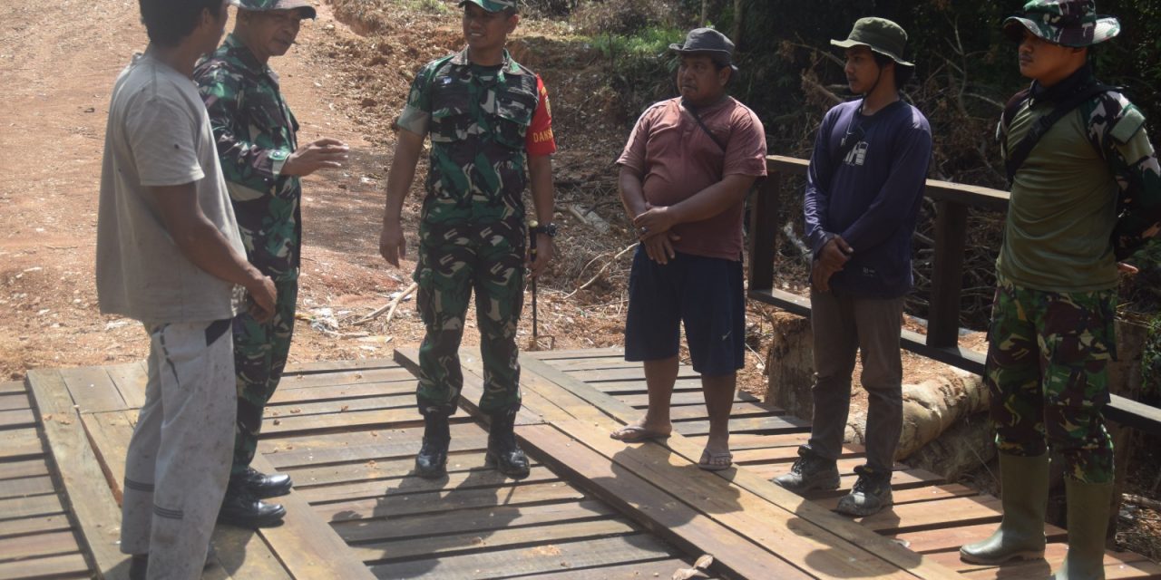 Dansatgas TMMD ke 122 Kodim 0420 Sarko Cek Kesiapan Bangunan Jembatan Darurat