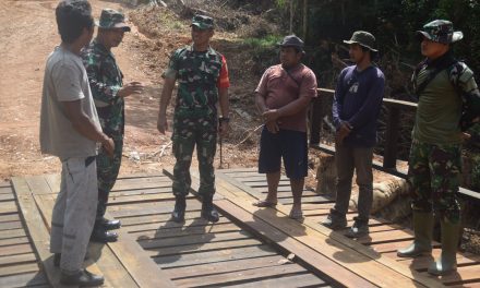 Dansatgas TMMD ke 122 Kodim 0420 Sarko Cek Kesiapan Bangunan Jembatan Darurat
