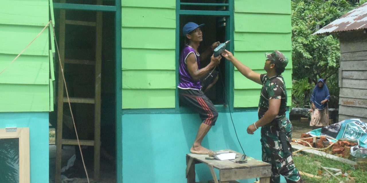 RLH Supardi Mulai Dipasang Jendela Oleh Anggota Satgas TMMD ke 122 Kodim 0420/Sarko