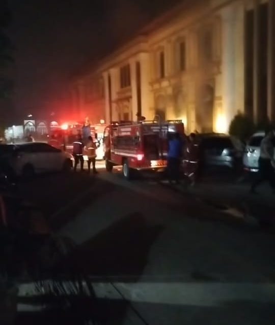 8 Unit Damkar Diturunkan Padamkan Api Kebakaran Di Gedung A Ruang Sat Sabhara Polresta Jambi